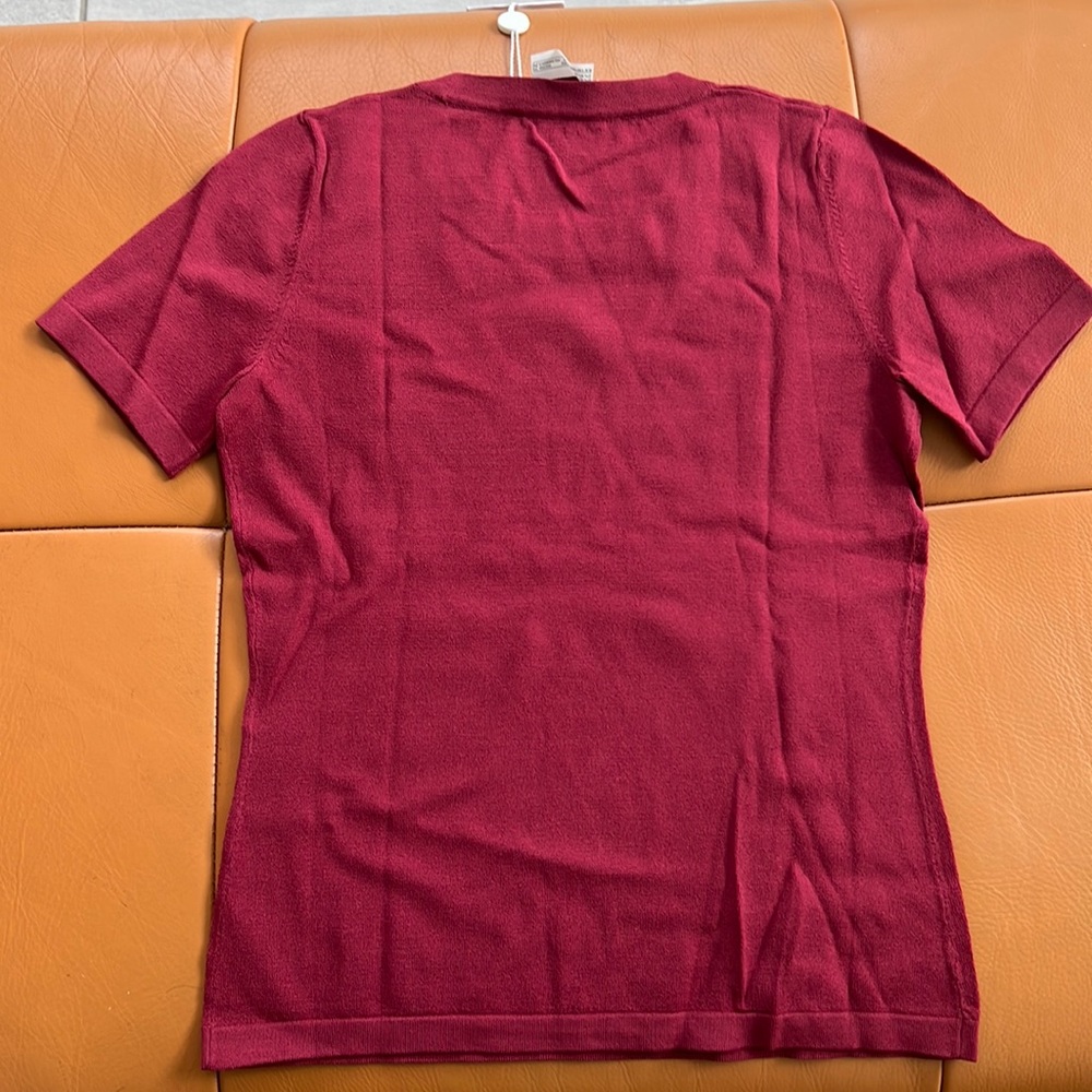 Brand new Crimson top perfect for summer
